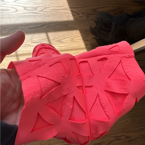 Lilly Pulitzer Neoprene neon pink shorts. Size 4. Slight wear /pilling - Picture 3 of 5